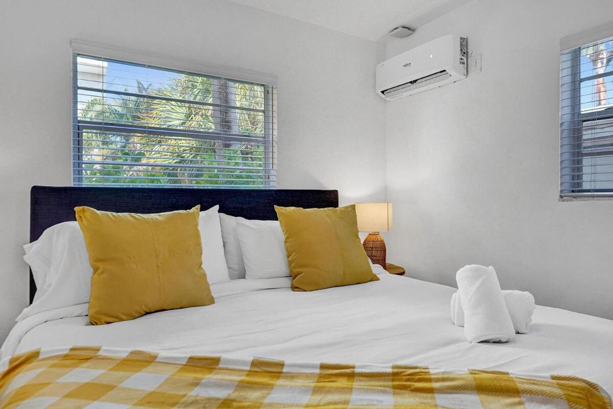 Waves On Desoto Rental Unit With Pool Hollywood Ngoại thất bức ảnh